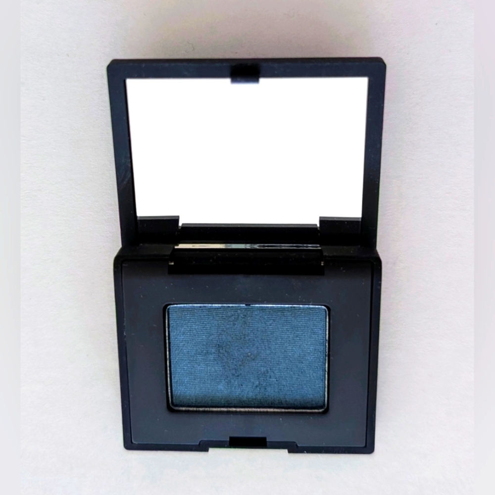 NARS Black Compact
